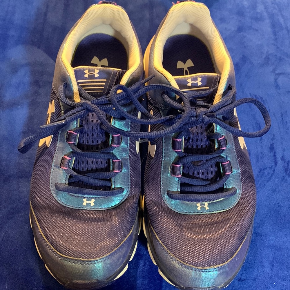Under Armour Youth size 7 shoes